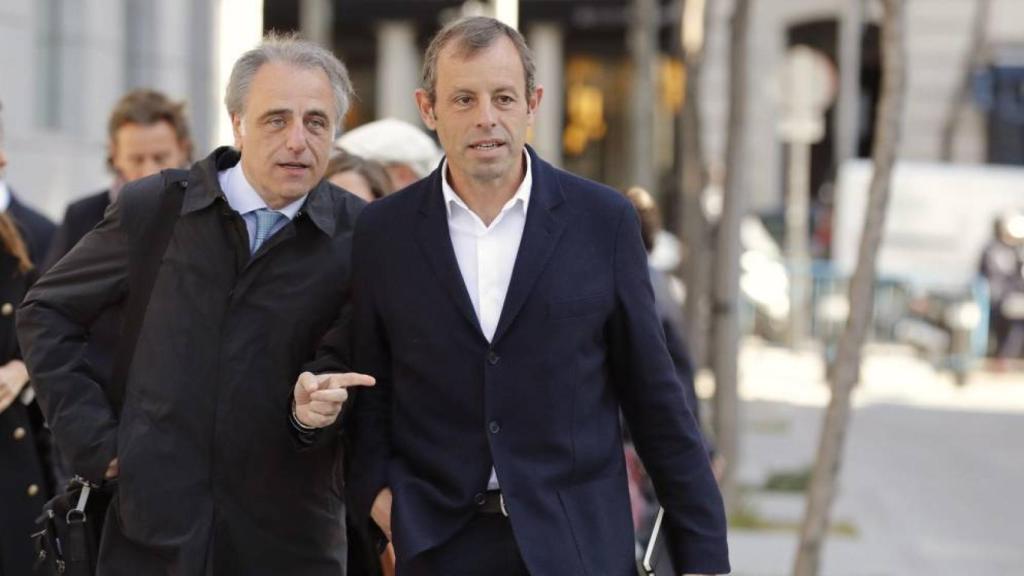 Sandro Rosell junto a su abogado, Pau Molins.