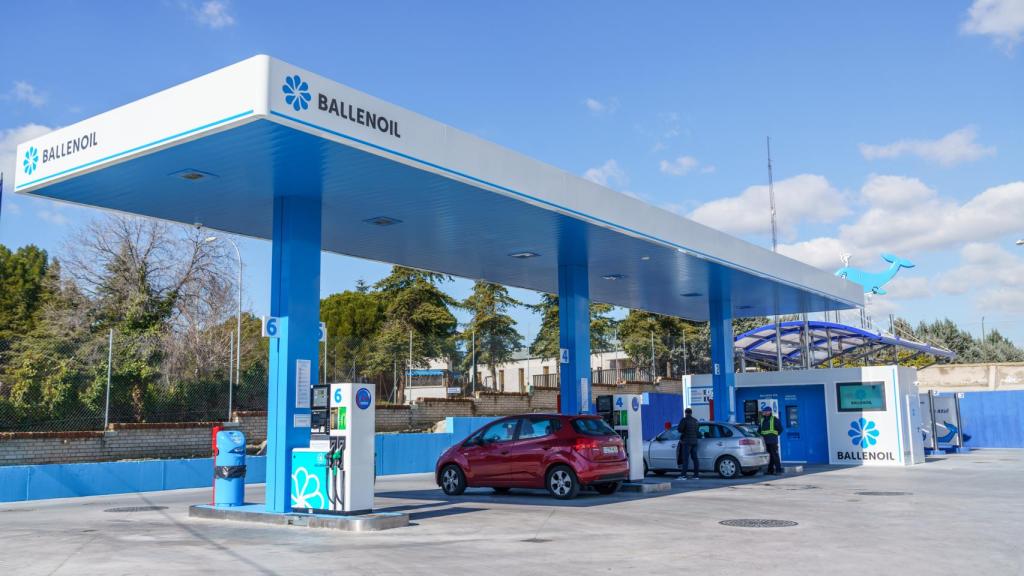 Una estación de servicio de Ballenoil.