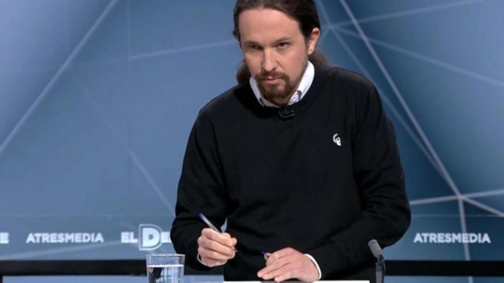 Pablo Iglesias acude al debate con un jersey de la marca republicana y prosaharaui 198.