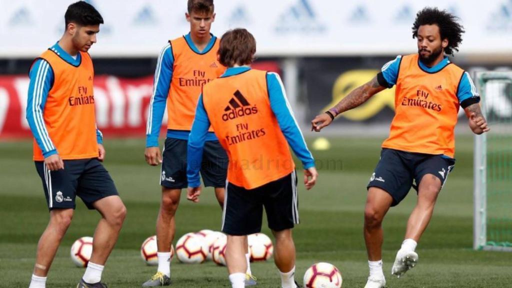 Los jugadores del Real Madrid se ejercitan en Valdebebas.