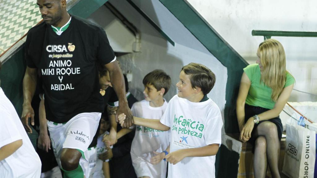 Santi saltando al Benito Villamarín en 2012.