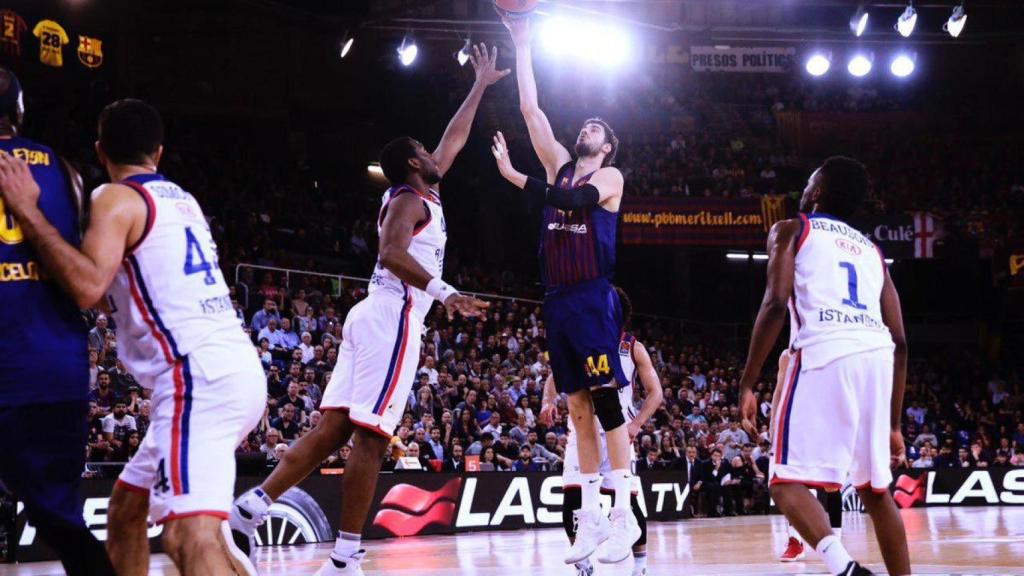 Ante Tomic contra Anadolu Efes. Foto: Twitter (FCBbasket)