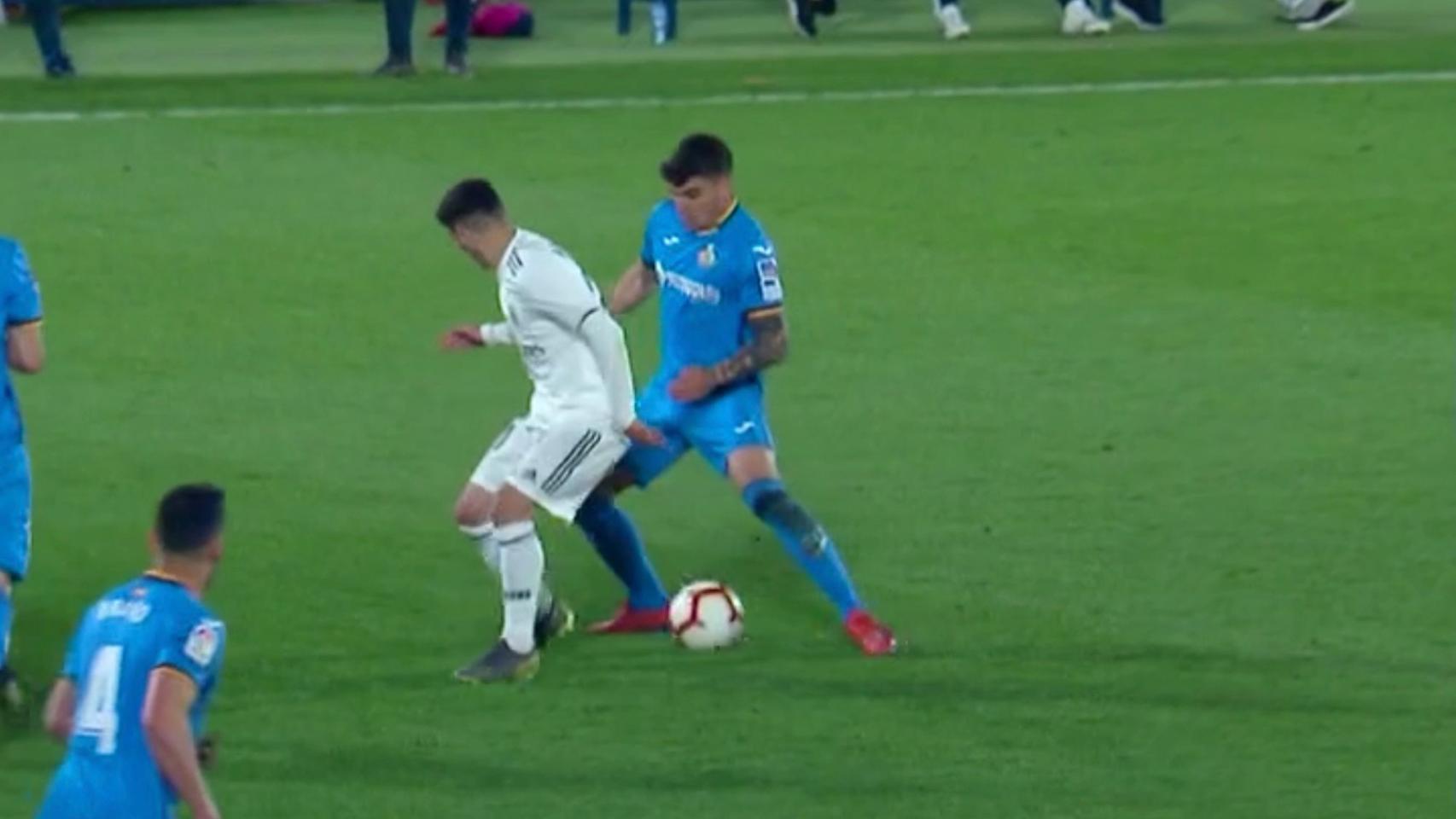 La ruleta de Brahim ante Arambarri con caño incluido