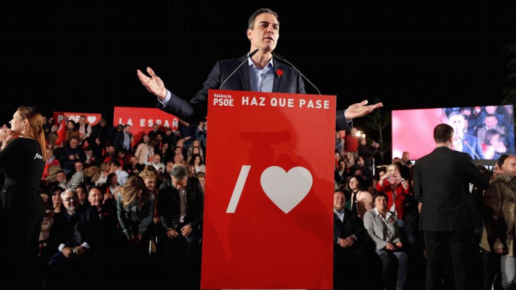 Pedro Sánchez, este viernes en el cierre de campaña en Valencia.