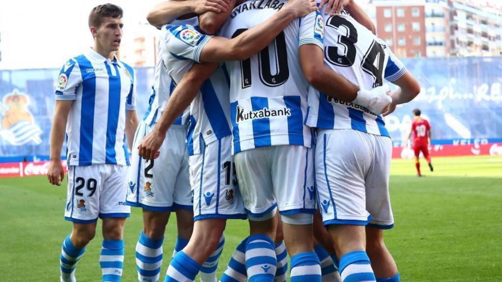 Los jugadores de la Real Sociedad tras anotar uno de los goles del partido. Foto: (Twitter @RealSociedad)