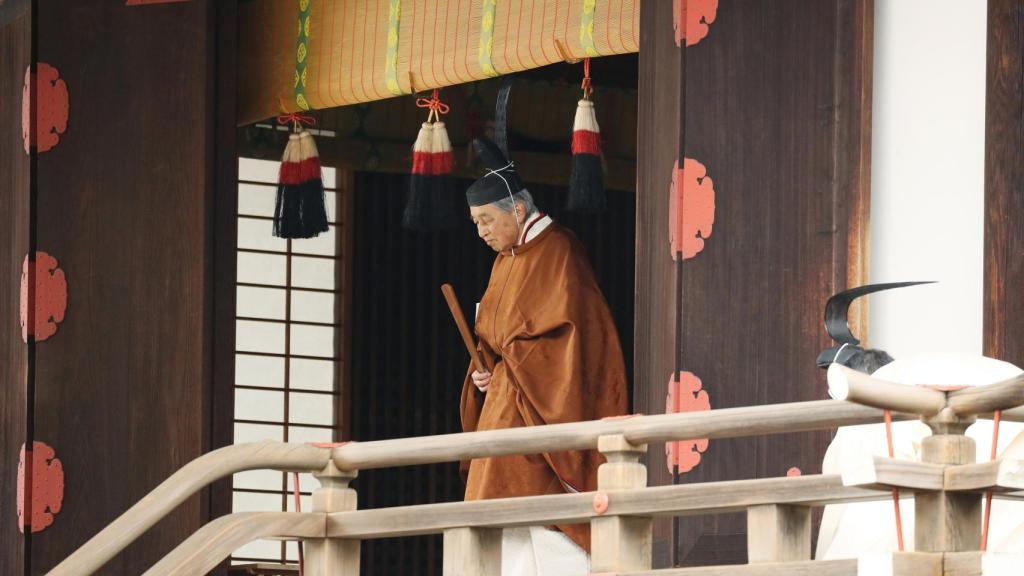 El emperador Akihito ataviado con el tradicional kimono.