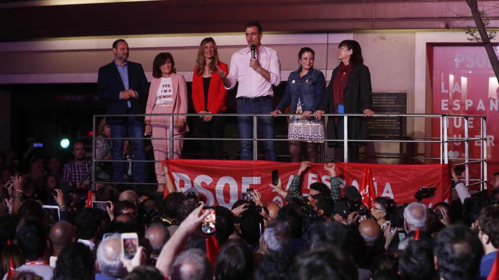José Luis Ábalos, Carmen Calvo, Pedro Sánchez, Begoña Gómez, Cristina Narbona y Adriana Lastra.