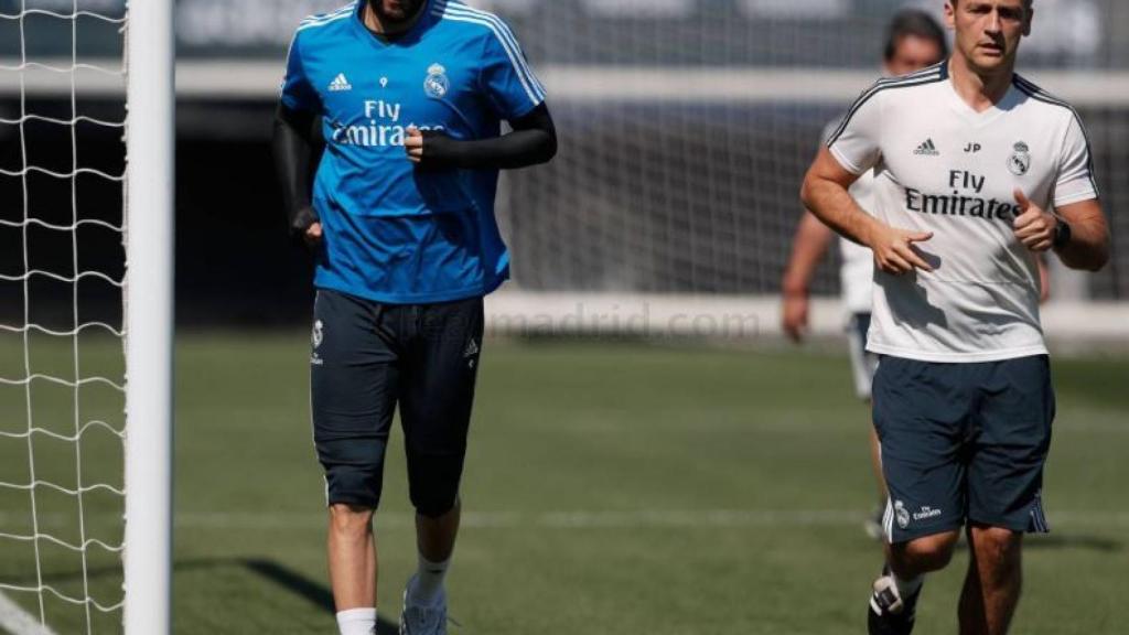 Benzema se entrenó en solitario.