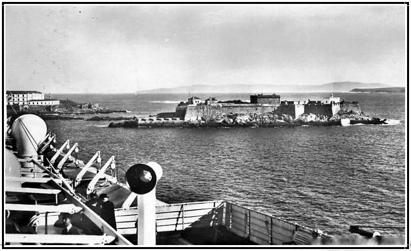 San Antón desde la cubierta de un barco