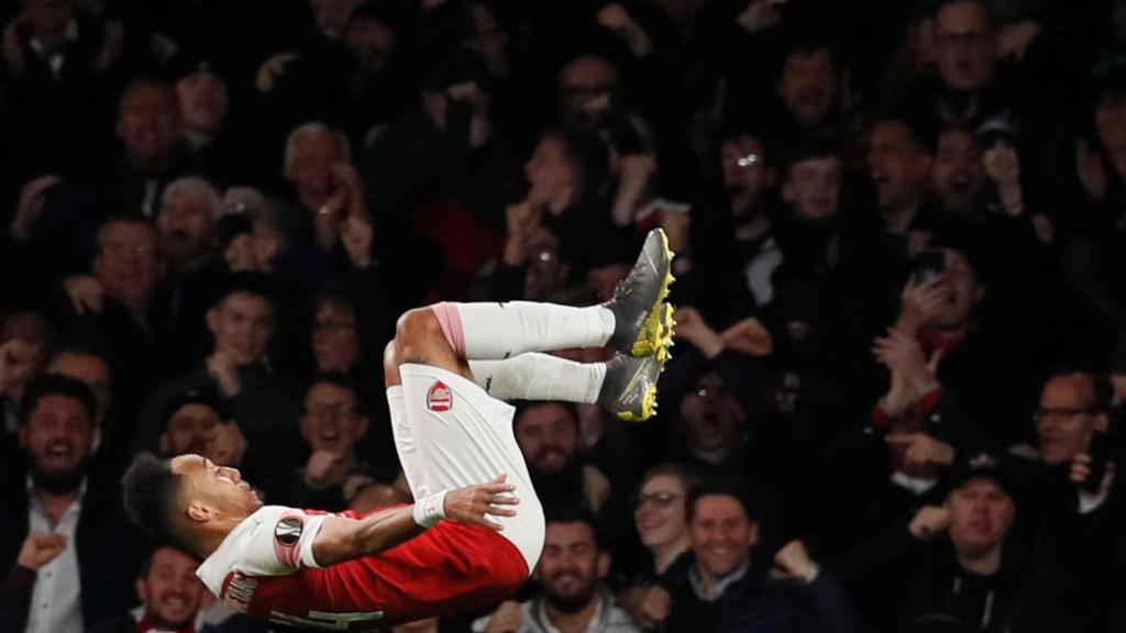 Aubameyang celebra su tanto ante el Valencia