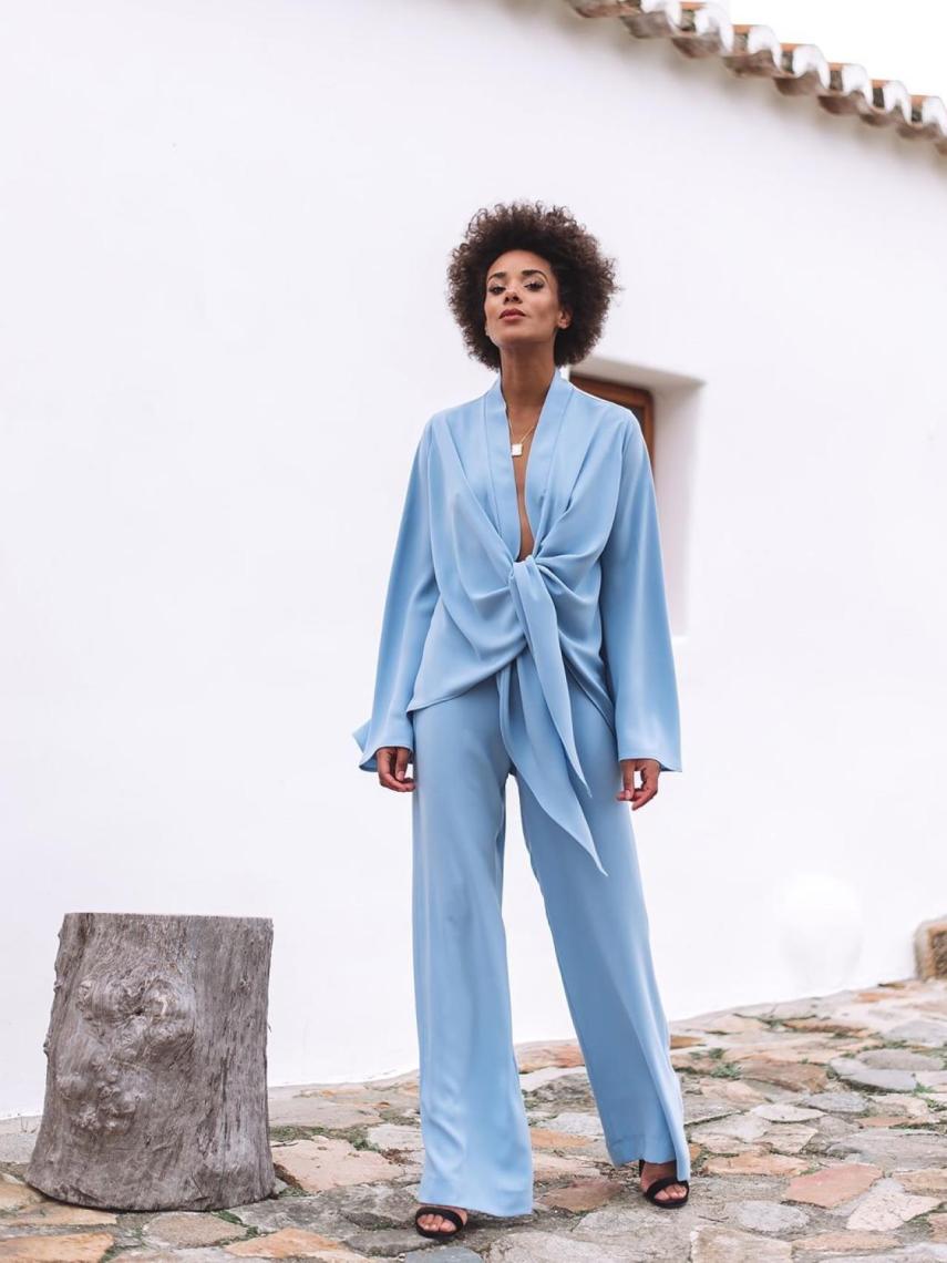 Azul, suave y ligero, el 'look' cumple con los requisitos de esta temporada.