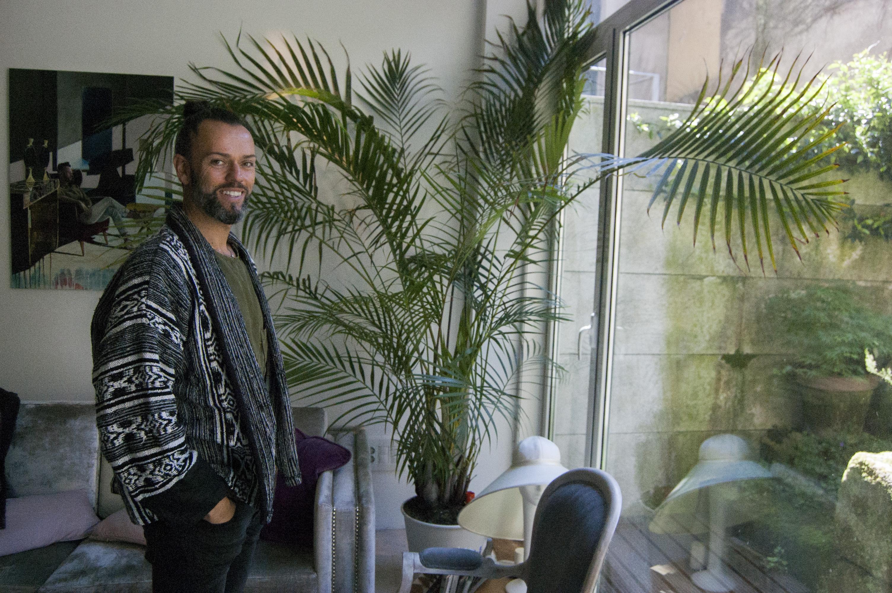 Javier en su ya antiguo atelier, en Ciudad Vieja. Acaba de mudarse a la calle Compostela