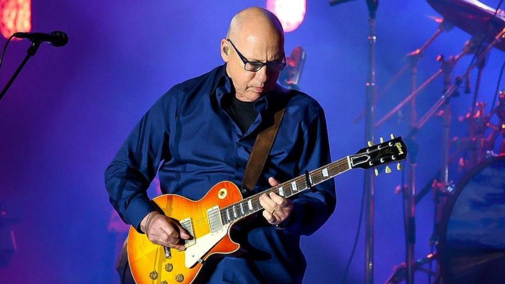 Mark Knopfler  durante un concierto