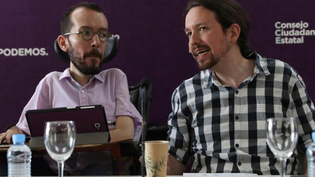 Pablo Echenique y Pablo Iglesias, líderes de Podemos, en el Consejo Ciudadano Estatal (CCE).