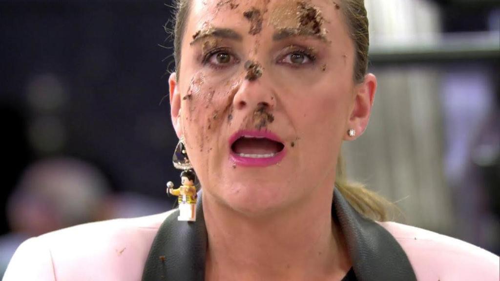 Lydia Lozano se convierte en ‘Payasín’ y da un tartazo a Carlota Corredera