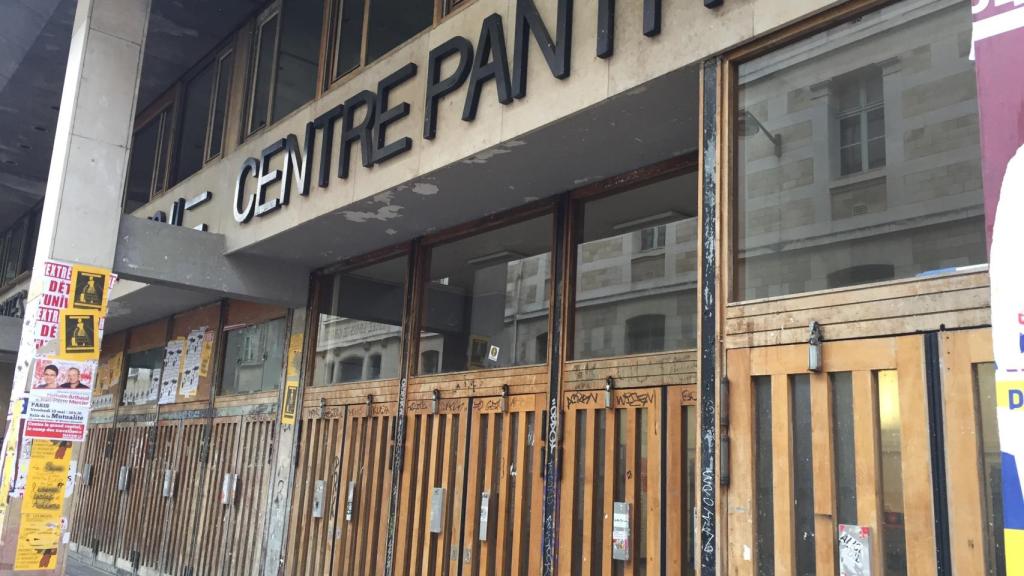 Entrada de la universidad de Derecho de La Sorbona