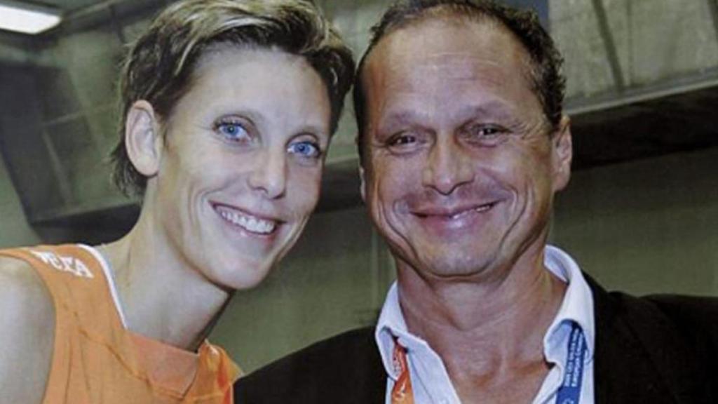 Ingrid Visser y su pareja, Lodewijk Severin, en un cartel tras su desaparición.