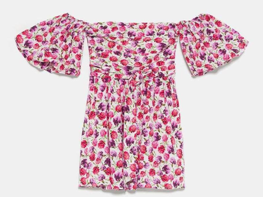 Vestido de flores con mangas abullonadas de Zara.