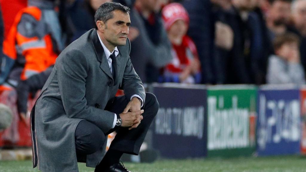 Ernesto Valverde durante el Liverpool - Barcelona