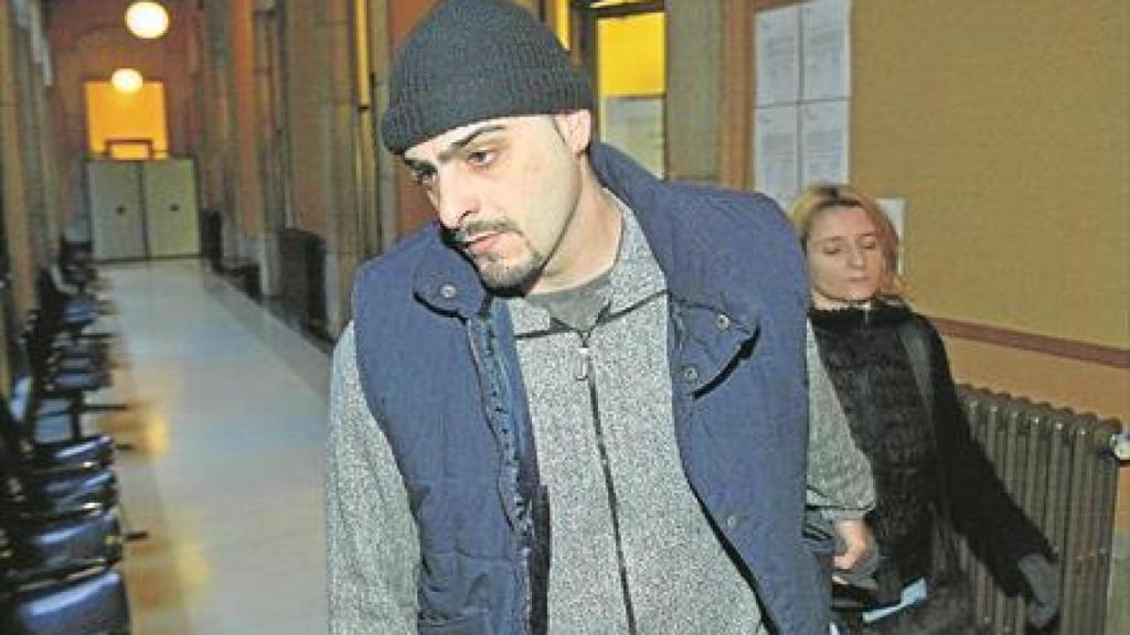 Tomás, en los pasillos del juzgado.