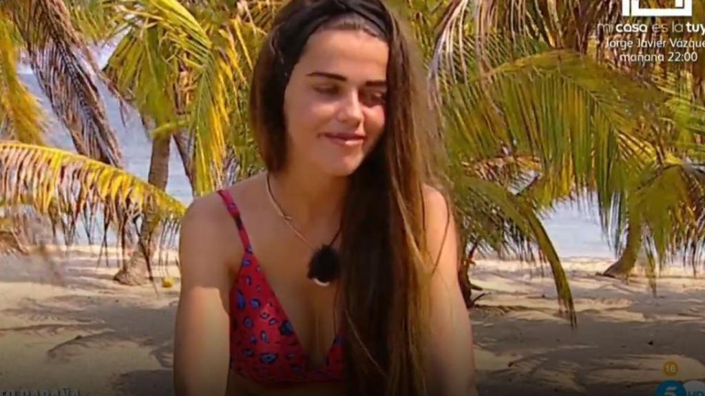 Violeta, rota de dolor tras anunciar su abandono de Cayos Cochinos.