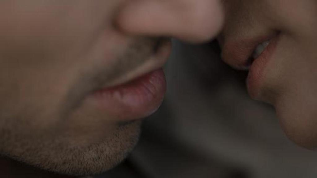 Los riesgos de transmisión en el beso.