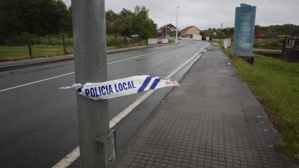 Al fondo, la curva de la AC-305 en la que se produjo el accidente.