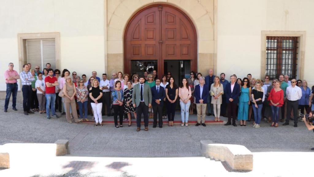Minuto de silencio del Gobierno Regional en el Palacio de San Esteban.