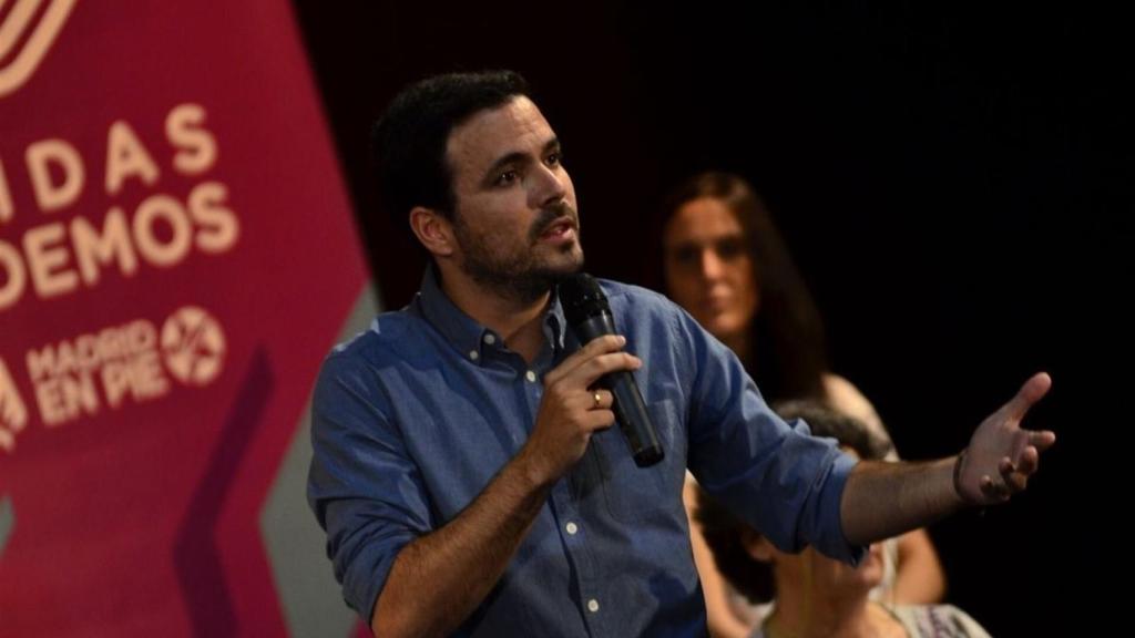 Alberto Garzón en un mitín este sábado