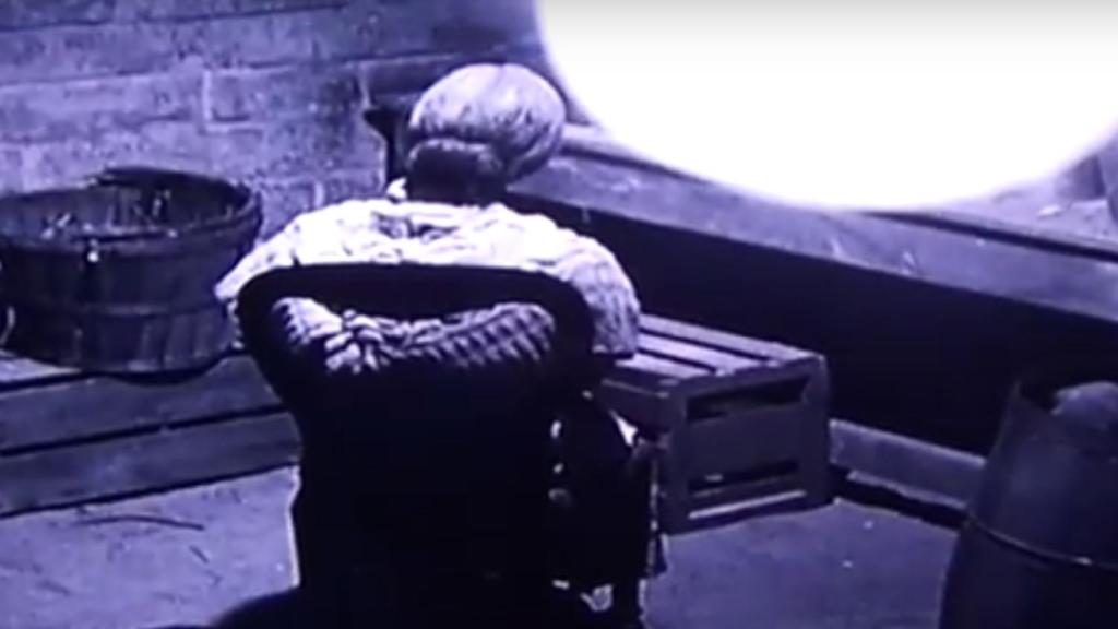 'Psicosis'. La protagonista descubre que la madre es realmente una momia, una imagen atroz que en los últimos años se ha dado en muchos hogares.