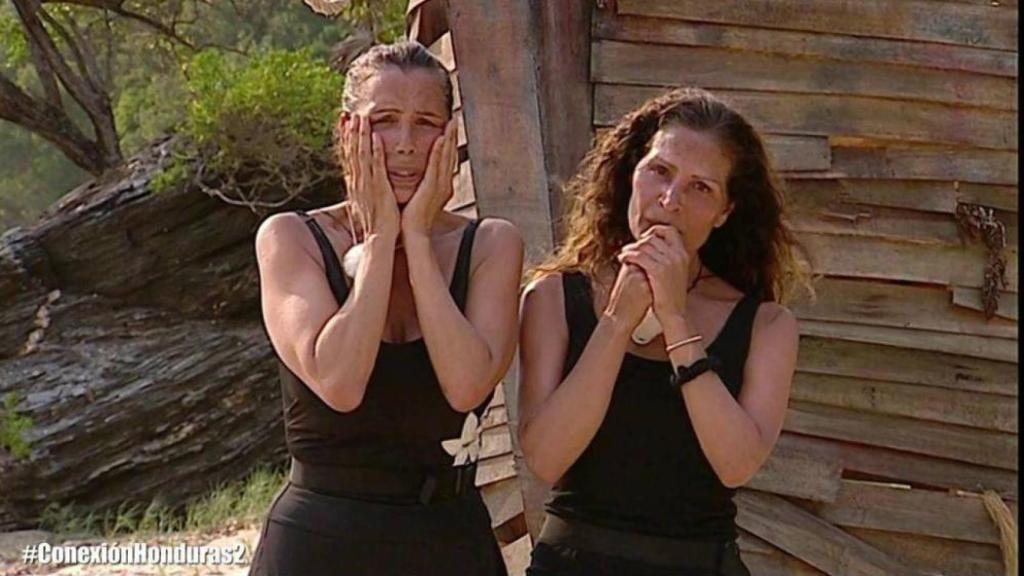 Las hermanas Salazar minutos antes de abandonar.