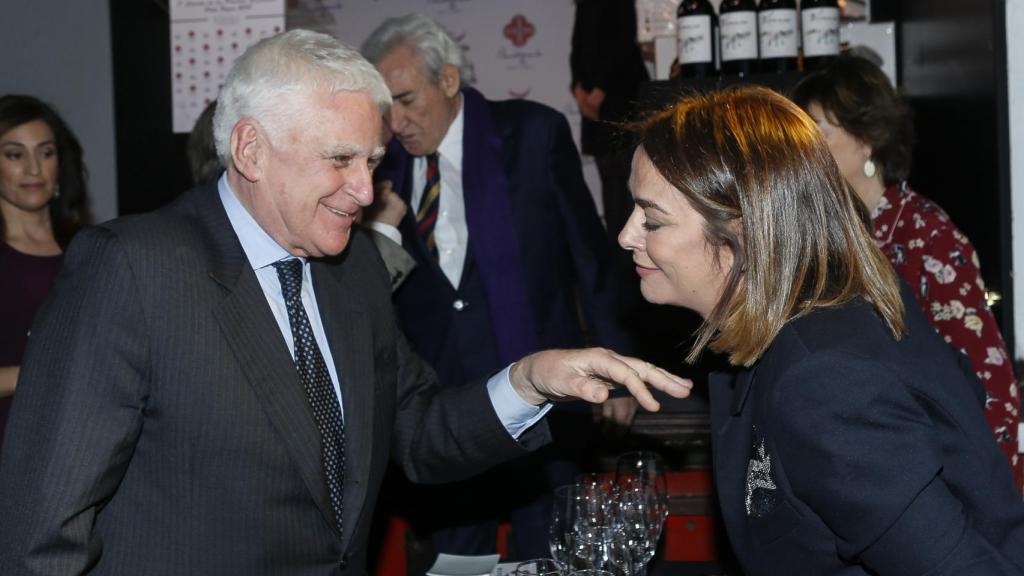 Toñi y Paolo Vasile durante la octava edición de los premios 'Pata Negra' en 2018.