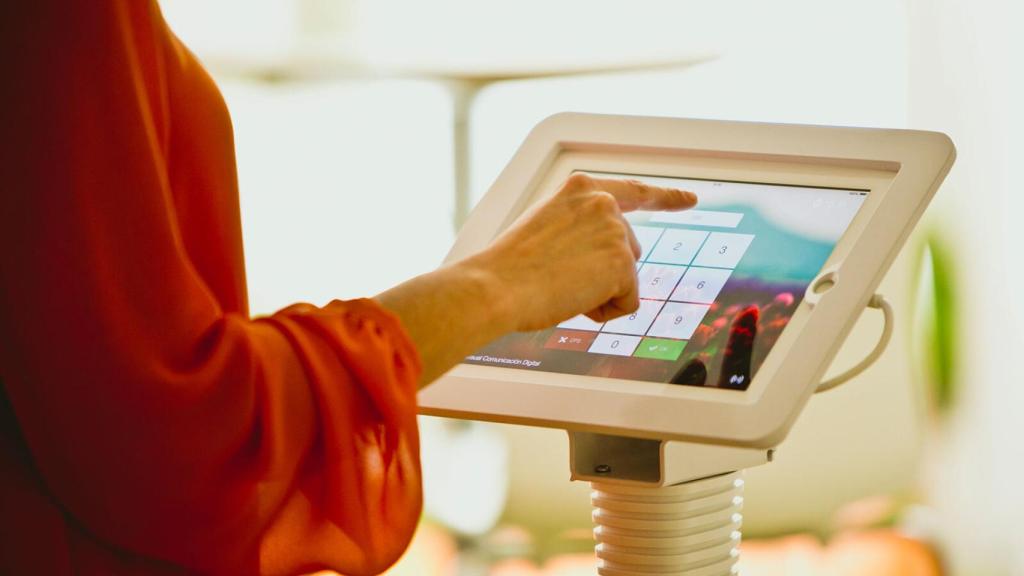 Las empresas españolas deben registrar las jornadas laborales de sus trabajadores desde este lunes.