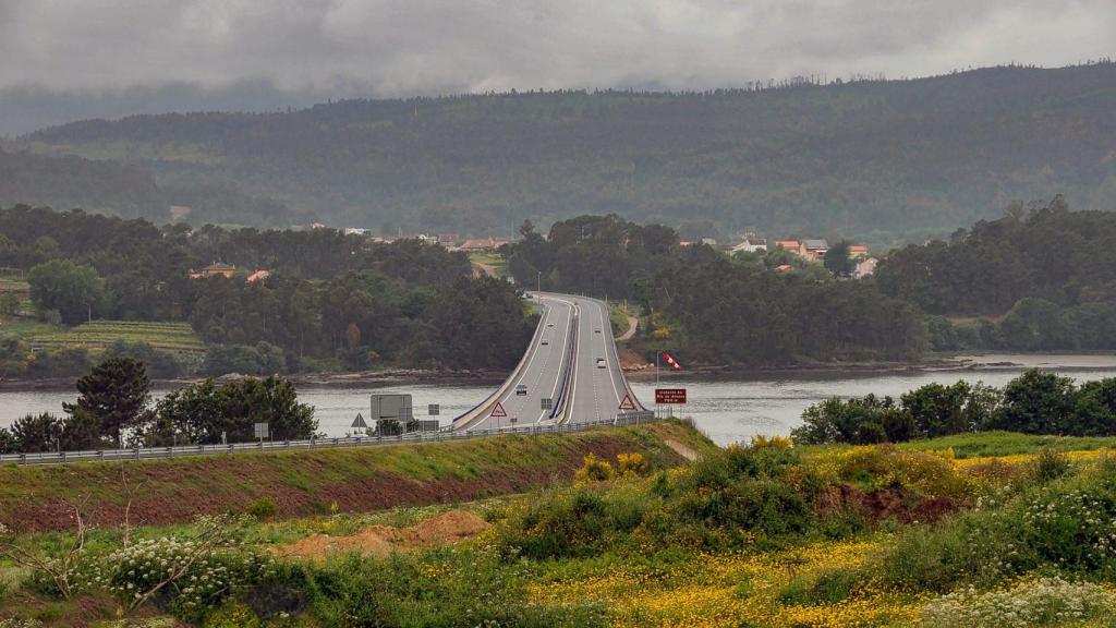 Una persona herida en Oza-Cesuras tras una colisión