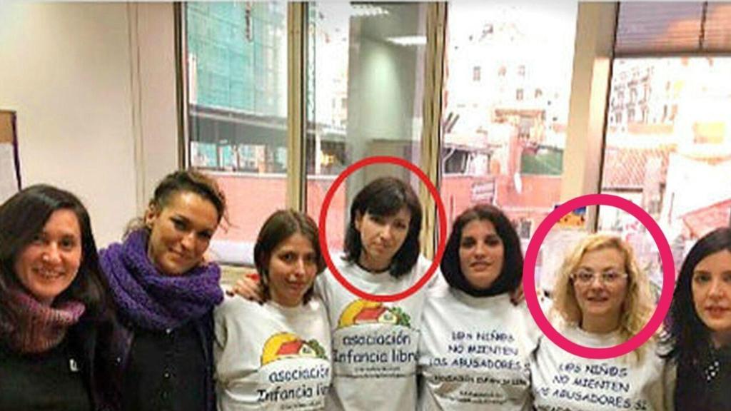 María Sevilla (segunda por la derecha), y Patricia González (cuarta).