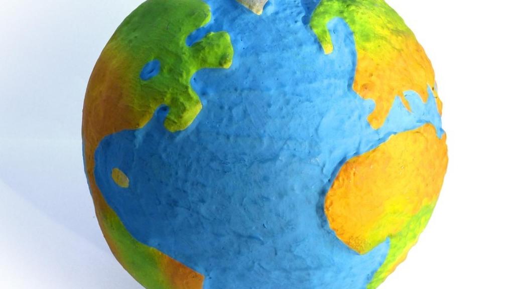 Explora el mundo creativo utilizando papel maché