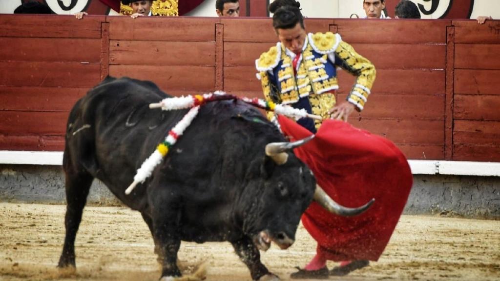 Trincherazo de Urdiales al segundo toro de la tarde