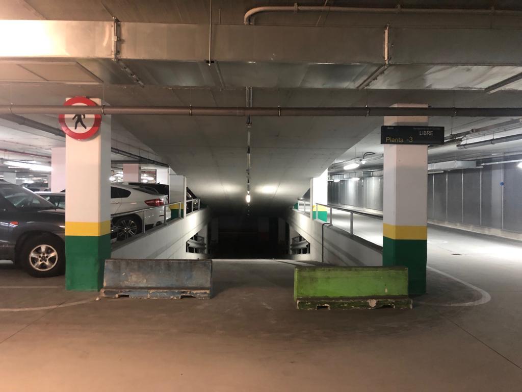 Acceso a la planta -3 del parking de Alvedro