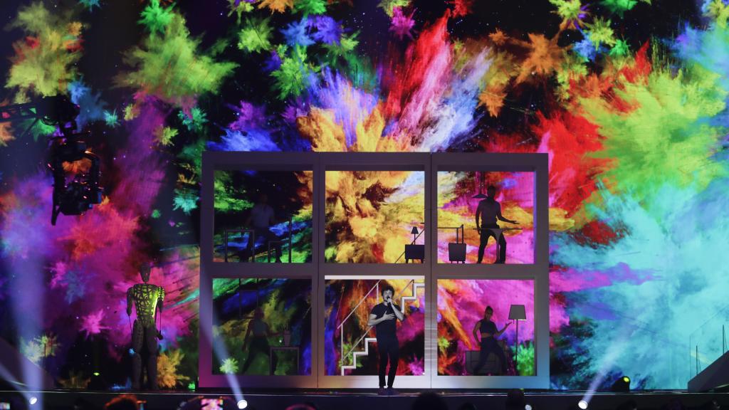 Puesta en escena de Miki en Eurovisión.