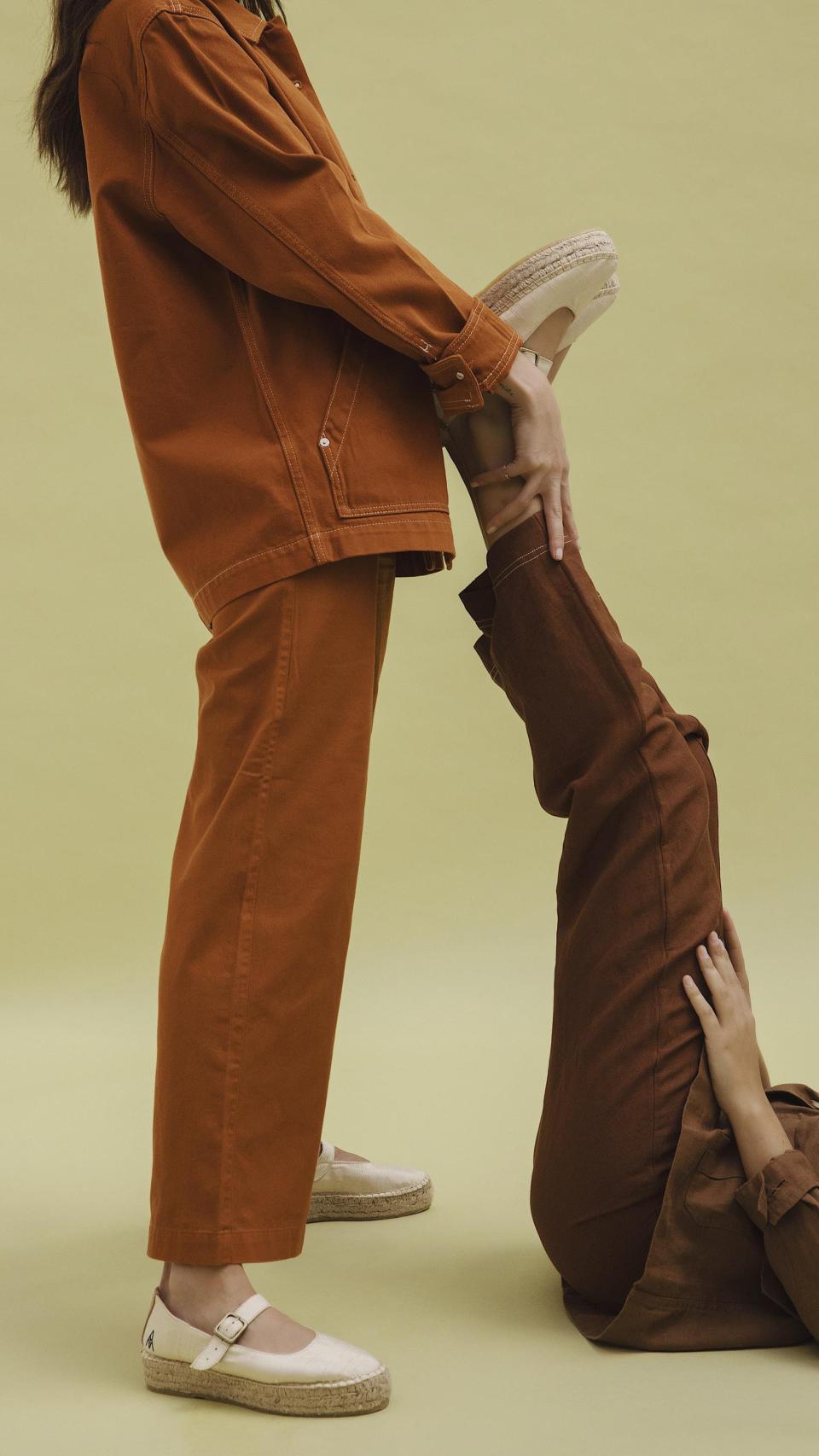 En esta colección entre Gala González y Pompeii la seda salvaje tiene un papel crucial.