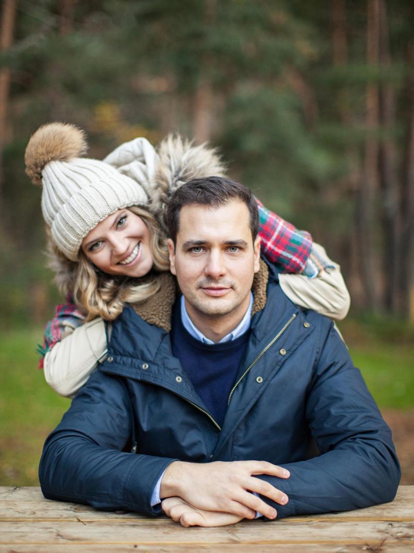 Pablo Pérez y su prometida, Paloma.