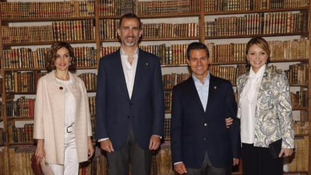 Felipe, Letizia, Peña Nieto (entonces presidente de México) y su esposa Angélica Rivera.