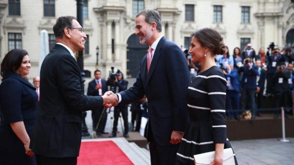 Martín Vizcarra, presidente de la República peruana, recibe a Felipe y Letizia.