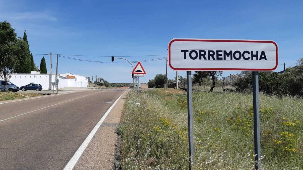 Valerio nació en Torremocha, aunque salió del pueblo con dos años para recorrer la geografía de la mano de su padre Guardia Civil.