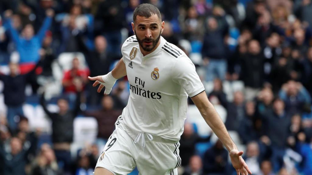 Benzema celebra un gol con el Real Madrid
