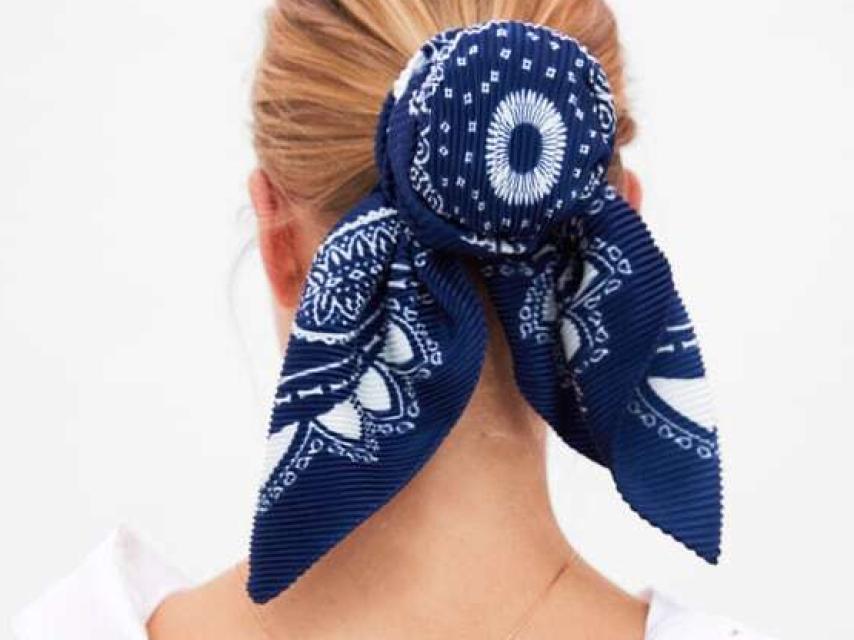 Detalle de un pañuelo de Zara, valorado en 9,95 euros.