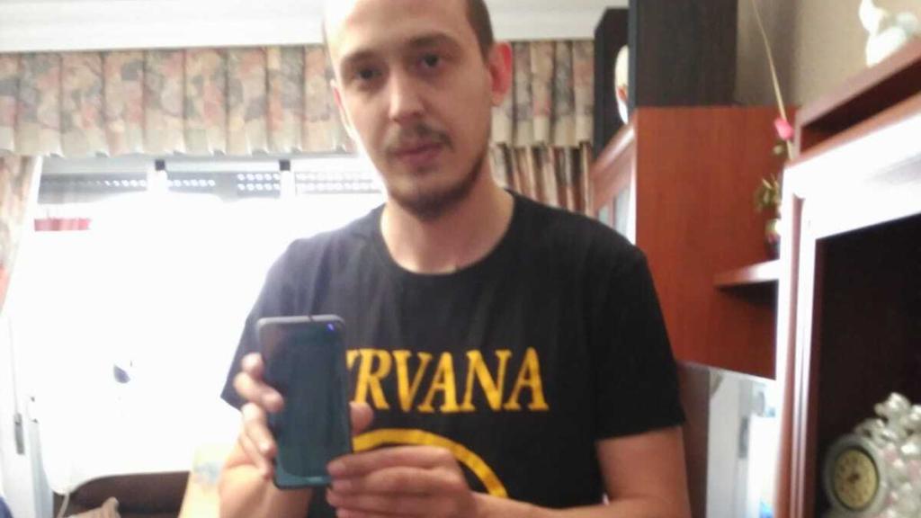 José Vicente va a cambiar su Huawei.