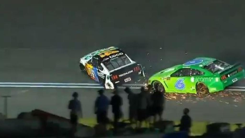 El choque entre Clint Bowyer y Ryan Newman.