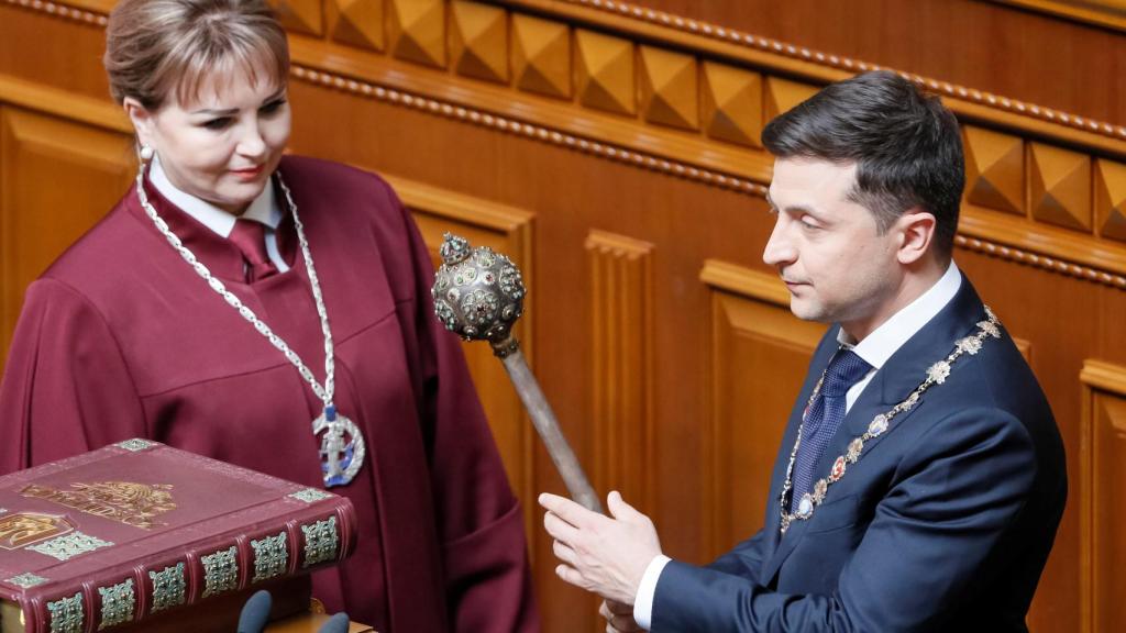 Vladimir Zelenski durante su investidura.