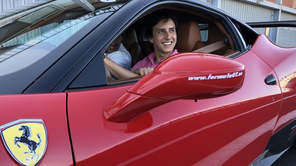 Roca Rey en un evento de motor